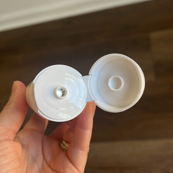 NEW Beauticontrol ReGeneration Brighten Microderm Apeel 2.5 Fl Oz - Picture 3 of 3